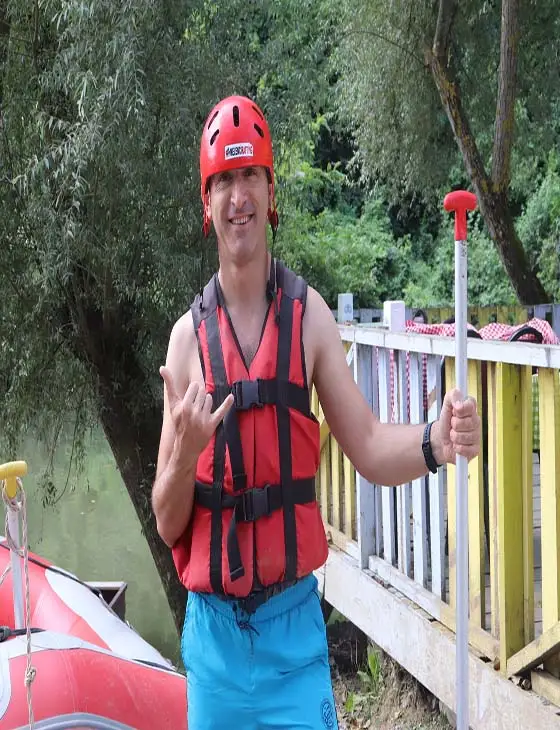 Rafting yapan genç bayan