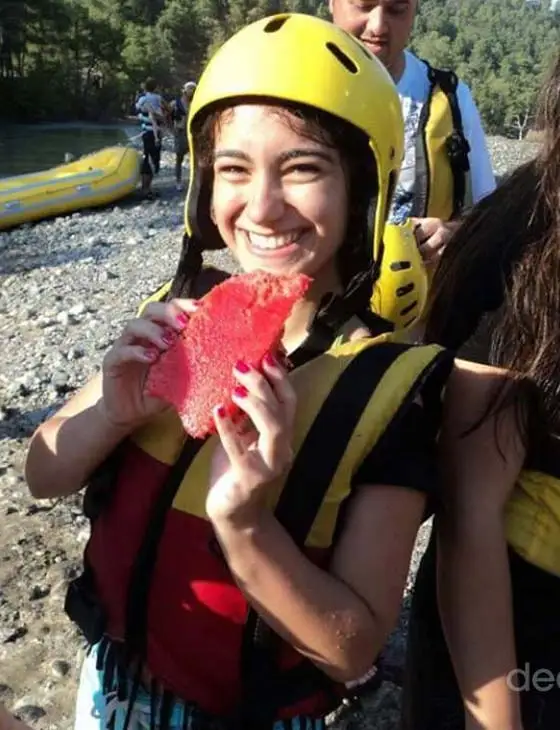 Rafting yapan genç bayan