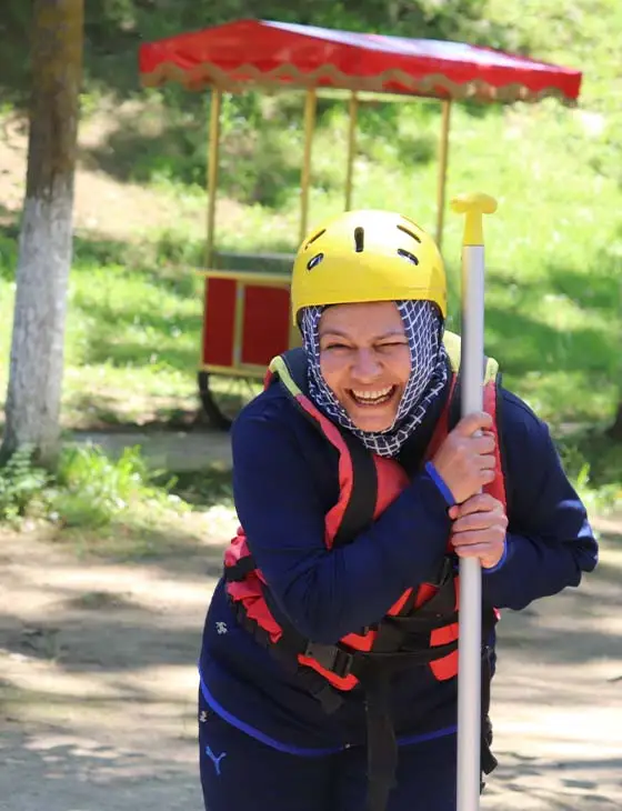 Rafting yapan genç bayan